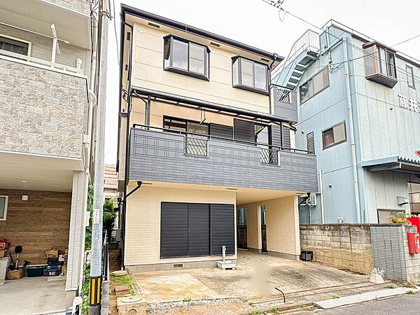 【外観】こちらの物件に少しでもご興味がありましたら、お気軽にお電話下さい。ネット上で「見えない物」「わからない事」でも、実際にご見学いただくことで、手に取るようにおわかりいただけるはずです。…