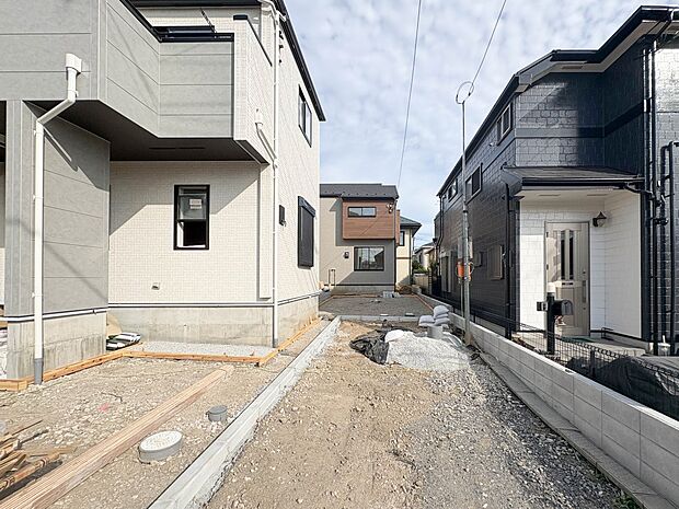 2号棟【前面道路】車の通行が少ないので、静かな住環境を維持することができます。