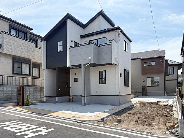 1号棟【外観】家族の温かさと陽光の暖かさ、楽しい毎日と明るい未来を予感させる「空間が織り成すひとつ先の住み心地」を演出します。