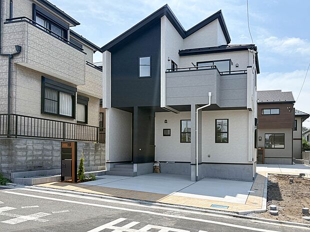 1号棟【外観】こちらの物件が少しでも気になるようでしたら、お気軽にお問合せください。人生でいちばん大きなお買い物ですので、ゆっくりご見学ください。ネット上の画像と実際の見学では、リアル感がま…