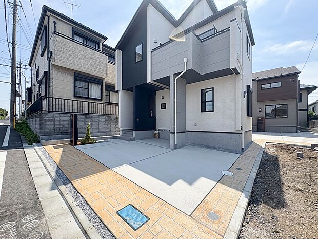 【駐車場】毎日の生活にマイカーが必須という方は、購入を検討する際、駐車場があることは大事な条件です。毎日の通勤や家族の送迎、買い物やお出かけなどクルマのある暮らしを満喫したい方は要チェック。…