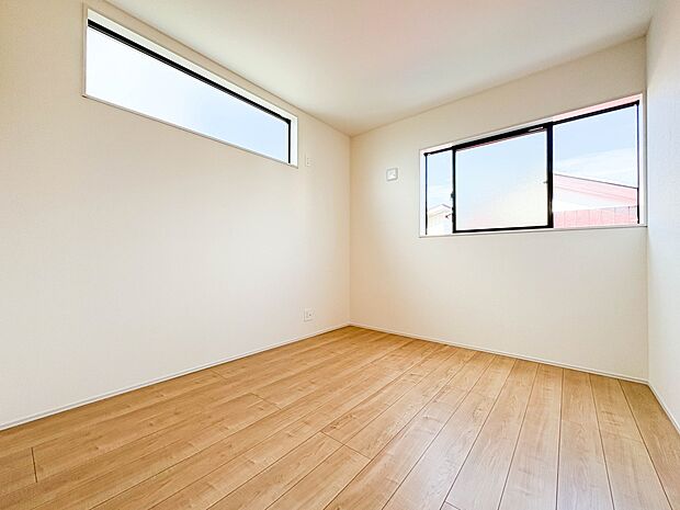 【子供部屋5.3帖】お子様のお部屋にぴったりなクロークを備えたフローリング仕様の洋室です。