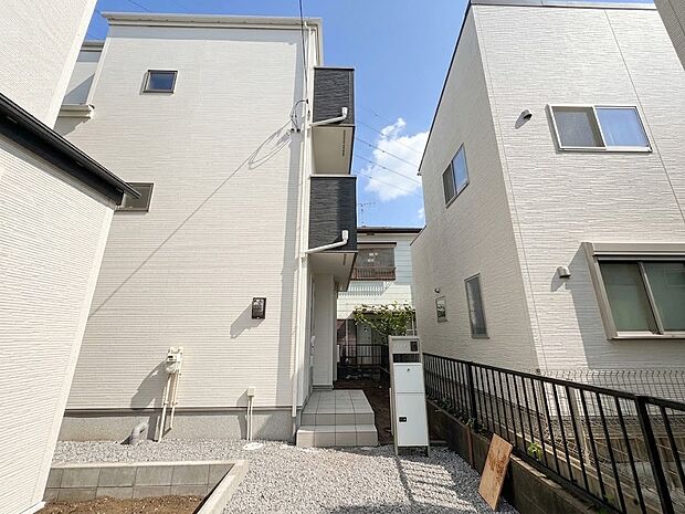 【外観】陽当りや通風性など各所に施された工夫で住みやすさを実現。部屋の大きさや周辺環境・街並など、資料には掲載していない情報が現地にはたくさんございます。是非ご確認下さい。