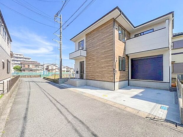 【前面道路4M】車の通行が少ないので、静かな住環境を維持することができます。