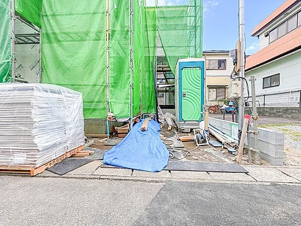 【駐車場】カースペース2台可。車が1台なら、来客用の駐車場や、駐輪スペースとしてご活用ください。