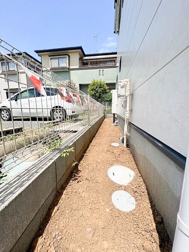【庭】プランター等をおいてガーデニングが楽しめるちょっとしたスペースも。