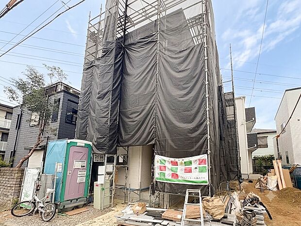 【外観】ここから始まる「日常」はご家族にとってかけがえのない時間となります。少しでも豊かに、快適に。そんな想いから本邸宅は生まれました。