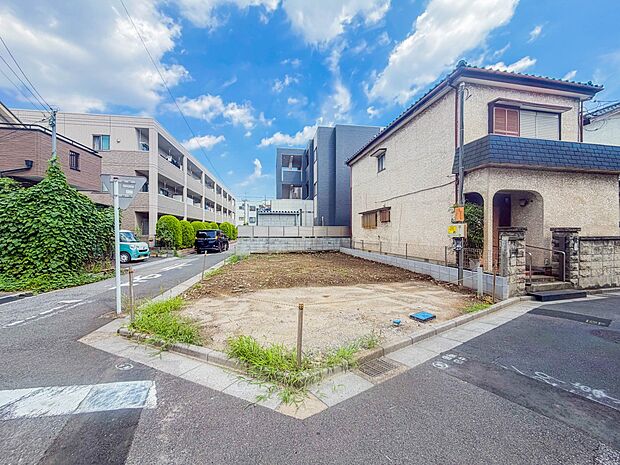 【外観】こちらの物件に少しでもご興味がありましたら、お気軽にお電話下さい。ネット上で「見えない物」「わからない事」でも、実際にご見学いただくことで、手に取るようにおわかりいただけるはずです。…