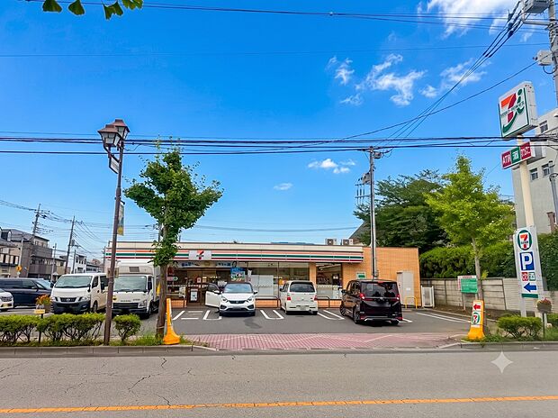 コンビニ 160m セブンイレブン(セブンイレブンは近くて便利を掲げています。近くとは、心の近さ。便利とはモノが期待以上の品質でお客さまに届くこと。セブン銀行など新しいサービスを積極的に導入…