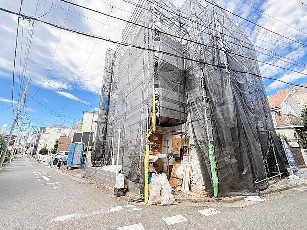【前面道路】車の通行が少ないので、静かな住環境を維持することができます。