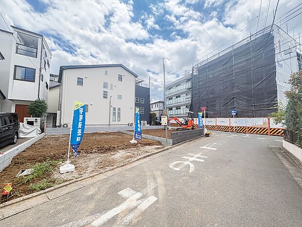 【外観】陽当りや通風性など各所に施された工夫で住みやすさを実現。部屋の大きさや周辺環境・街並など、資料には掲載していない情報が現地にはたくさんございます。是非ご確認下さい。※AIで晴れの日に…