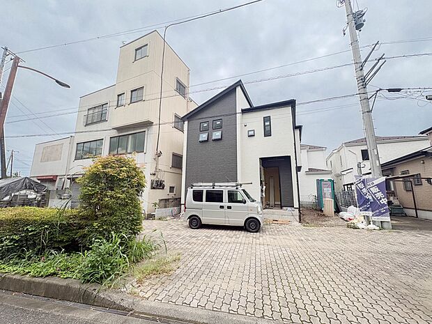 【外観】こちらの物件に少しでもご興味がありましたら、お気軽にお電話下さい。ネット上で「見えない物」「わからない事」でも、実際にご見学いただくことで、手に取るようにおわかりいただけるはずです。…
