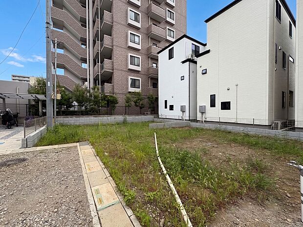 4号棟【外観】家族の温かさと陽光の暖かさ、楽しい毎日と明るい未来を予感させる「空間が織り成すひとつ先の住み心地」を演出します。