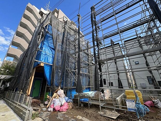 4号棟【外観】家族の温かさと陽光の暖かさ、楽しい毎日と明るい未来を予感させる「空間が織り成すひとつ先の住み心地」を演出します。