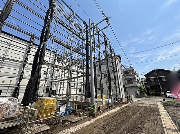 2号棟【前面道路】車の通行が少ないので、静かな住環境を維持することができます。