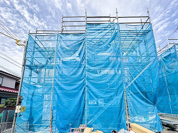 【外観】家族の温かさと陽光の暖かさ、楽しい毎日と明るい未来を予感させる「空間が織り成すひとつ先の住み心地」を演出します。