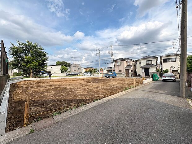 【前面道路】車の通行が少ないので、静かな住環境を維持することができます。