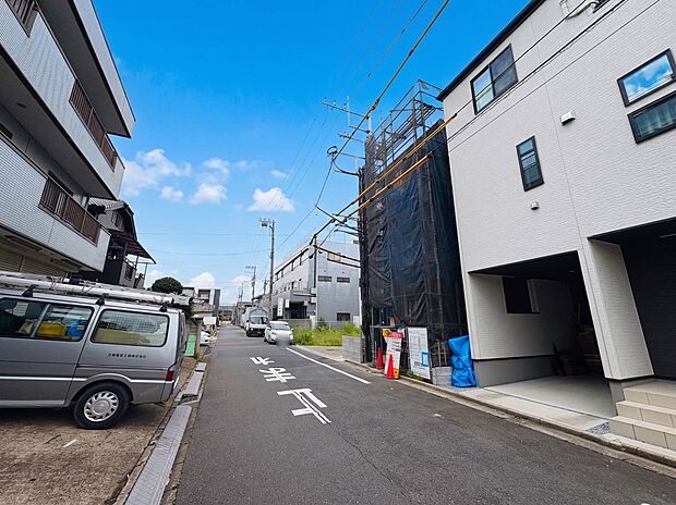 1号棟【前面道路4m】車の通行が少ないので、静かな住環境を維持することができます。