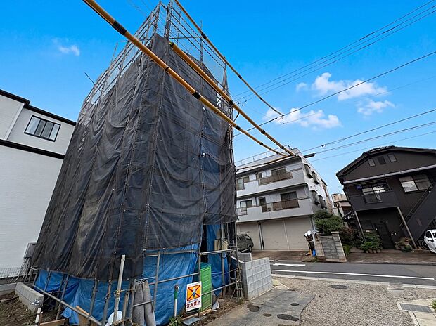 1号棟【外観】こちらの物件が少しでも気になるようでしたら、お気軽にお問合せください。人生でいちばん大きなお買い物ですので、ゆっくりご見学ください。ネット上の画像と実際の見学では、リアル感がま…