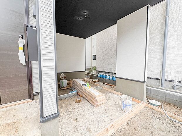 【駐車場】ビルトインガレージなら「野ざらし、雨ざらし、吹きさらし」になりません。汚れやいたみは減り、車の掃除もラクになります。