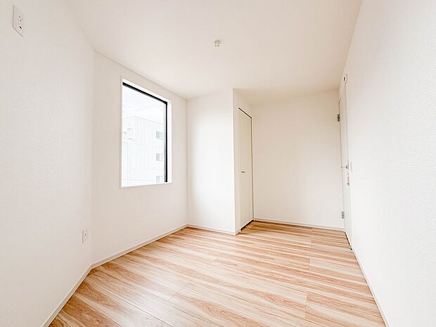 【洋室4.8帖】充実した生活は伸びやかな居室空間から始まります。快適に・伸びやかに。心の潤いを求める方々へ。