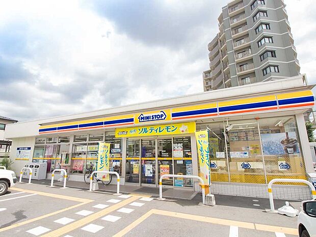 コンビニ 230m ミニストップ新中里4丁目店(日々のちょっとしたお買い物に便利な環境です。)