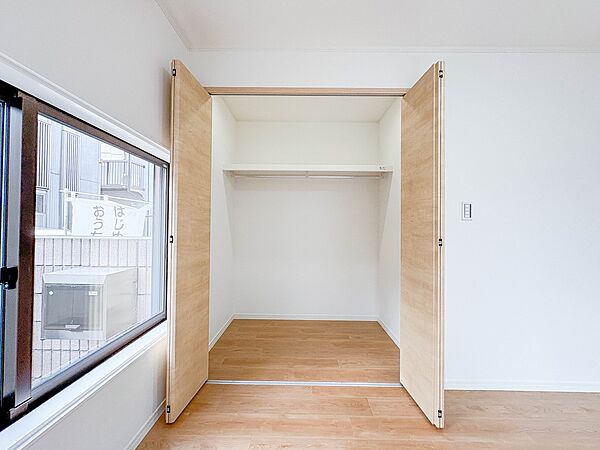 【収納】各部屋を最大限に広く使って頂ける様、全居住スペースに収納付。プライベートルームはゆったりと快適に。