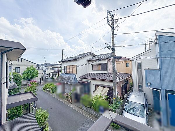 【眺望】朝の澄んだ空気や、夕方に吹く清々しい風を五感で感じられるバルコニー。