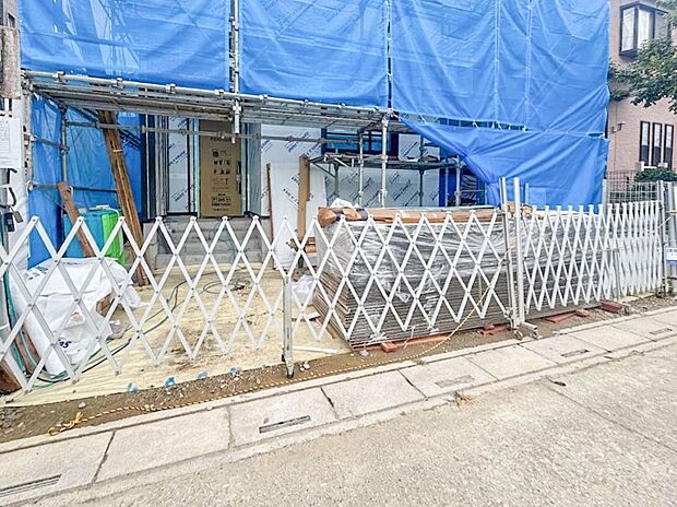 【駐車場】カースペース2台可/駐輪スペース。広々カースペースです。自転車、バイクなども置き場に困りません。