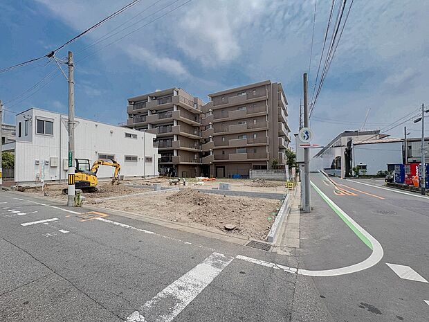【前面道路】車の通行が少ないので、静かな住環境を維持することができます。