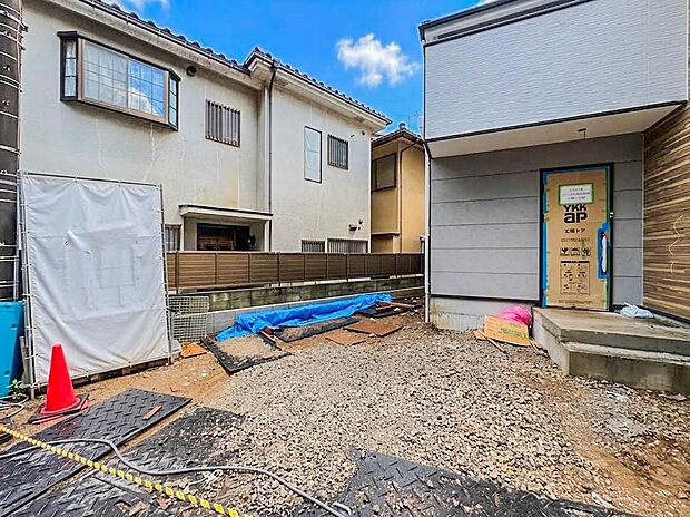 【駐車場】毎日の生活にマイカーが必須という方は、購入を検討する際、駐車場があることは大事な条件です。毎日の通勤や家族の送迎、買い物やお出かけなどクルマのある暮らしを満喫したい方は要チェック！…