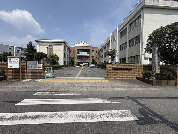 小学校 700m 越谷市立大沢小学校(越谷市立大沢小学校 徒歩10分)