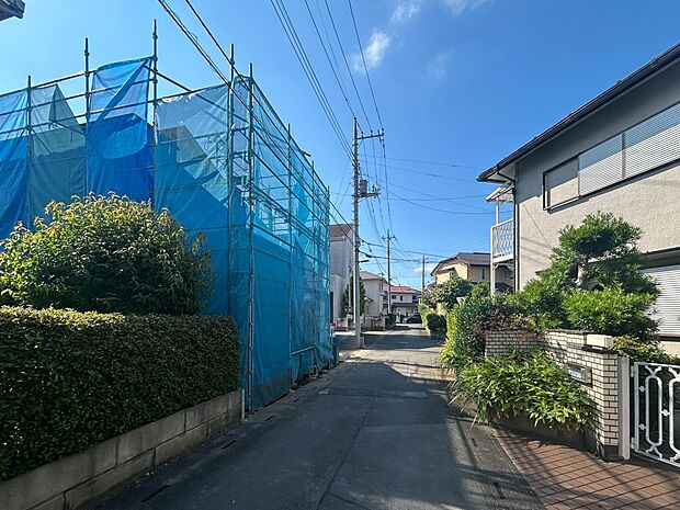 【前面道路4m】車の通行が少ないので、静かな住環境を維持することができます。