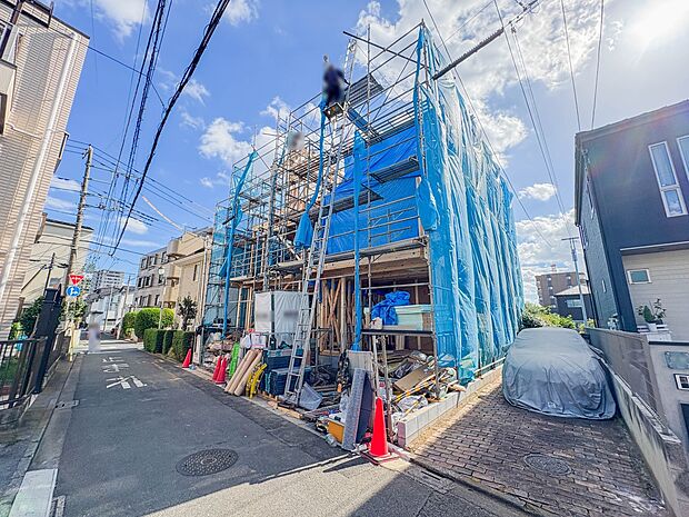 【外観】家族の温かさと陽光の暖かさ、楽しい毎日と明るい未来を予感させる「空間が織り成すひとつ先の住み心地」を演出します。