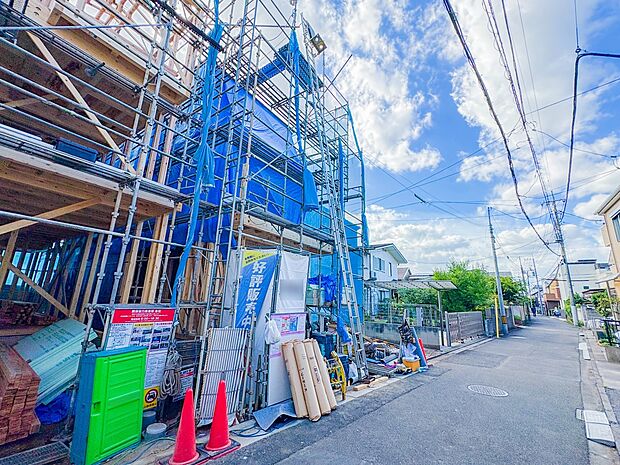 【前面道路】車の通行が少ないので、静かな住環境を維持することができます。