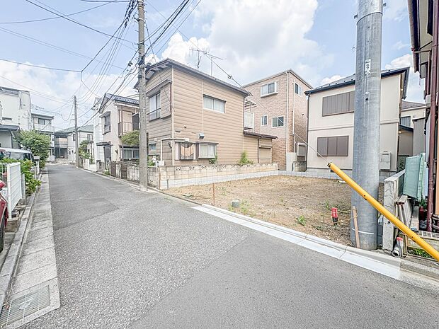 【前面道路4m】車の通行が少ないので、静かな住環境を維持することができます。