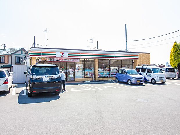 コンビニ 260m セブンイレブンさいたま太田窪5丁目店(セブンイレブンは近くて便利を掲げています。近くとは、心の近さ。便利とはモノが期待以上の品質でお客さまに届くこと。セブン銀行など新しい…