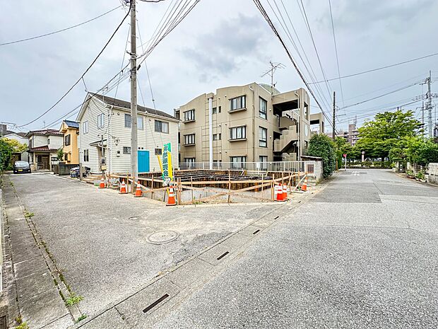 【前面道路6m】車の通行が少ないので、静かな住環境を維持することができます。