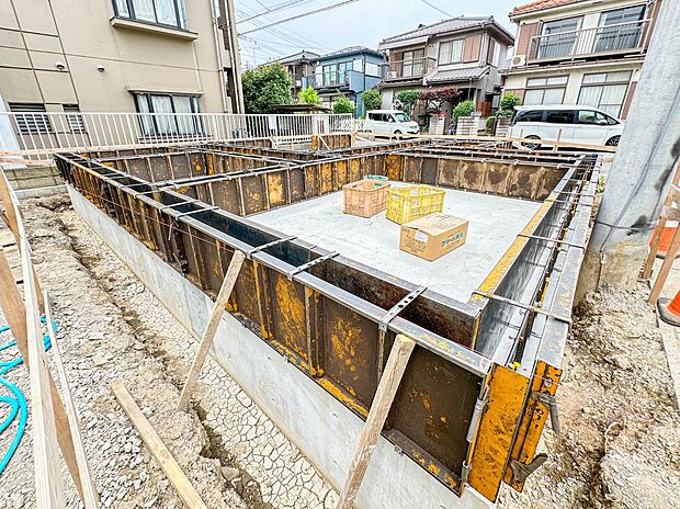 【外観】家族の温かさと陽光の暖かさ、楽しい毎日と明るい未来を予感させる「空間が織り成すひとつ先の住み心地」を演出します。