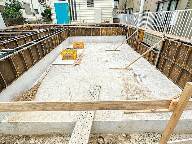 【外観】ここから始まる「日常」はご家族にとってかけがえのない時間となります。少しでも豊かに、快適に。そんな想いから本邸宅は生まれました。