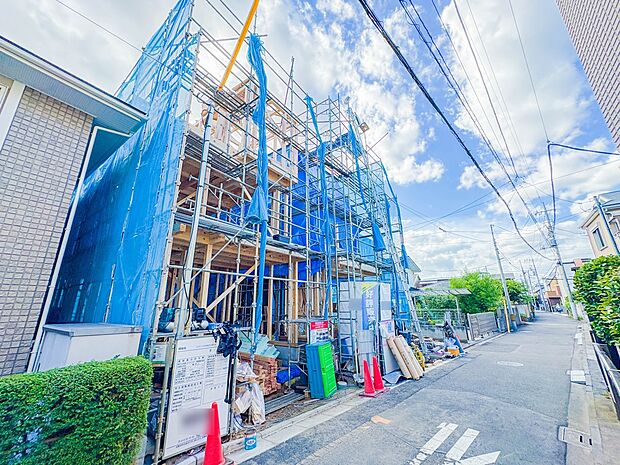 【前面道路】車の通行が少ないので、静かな住環境を維持することができます。