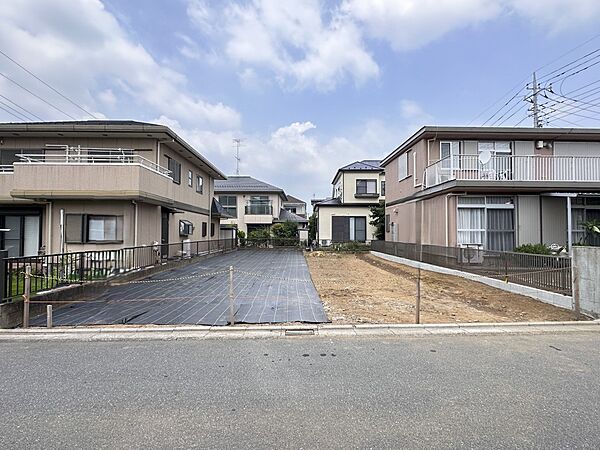 【前面道路】車の通行が少ないので、静かな住環境を維持することができます。