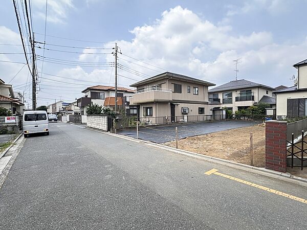 【前面道路】こちらの物件が少しでも気になるようでしたら、お気軽にお問合せください。人生でいちばん大きなお買い物ですので、ゆっくりご見学ください。ネット上の画像と実際の見学では、リアル感がまる…