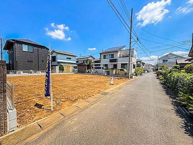 【前面道路】車の通行が少ないので、静かな住環境を維持することができます。