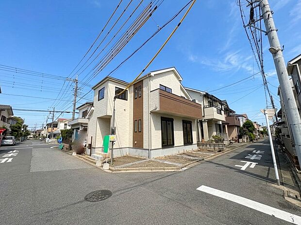 【前面道路6m】車の通行が少ないので、静かな住環境を維持することができます。