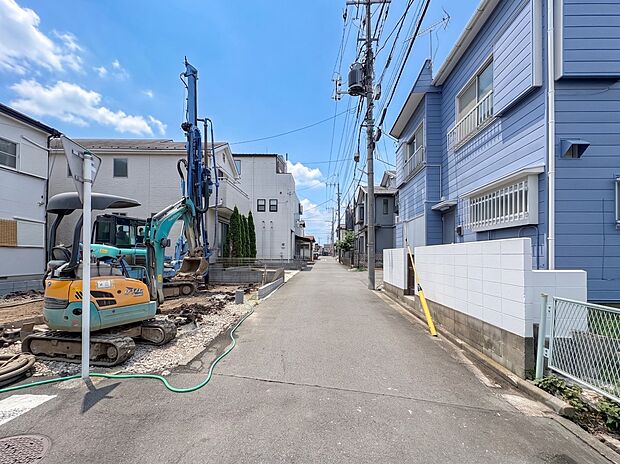 【前面道路】車の通行が少ないので、静かな住環境を維持することができます。