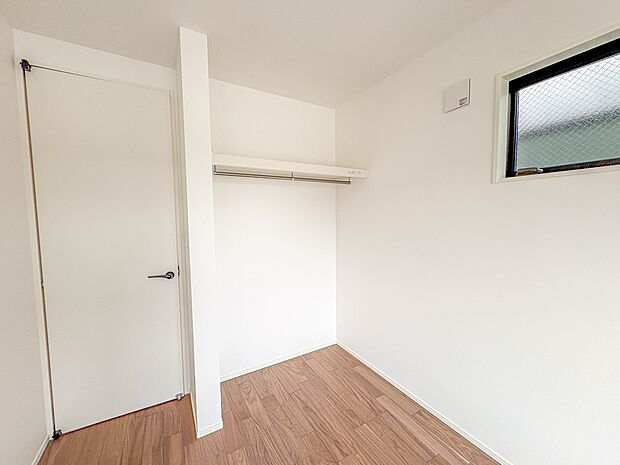【収納】各部屋を最大限に広く使って頂ける様、全居住スペースに収納付。プライベートルームはゆったりと快適に。