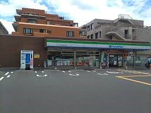 コンビニ 300m ファミリーマートさいたま本町西店(ファミリーマートさいたま本町西店 徒歩5分)