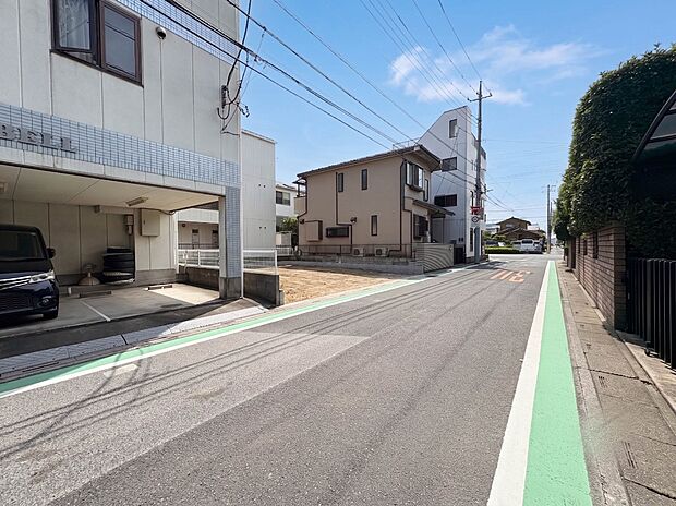 【前面道路】車の通行が少ないので、静かな住環境を維持することができます。