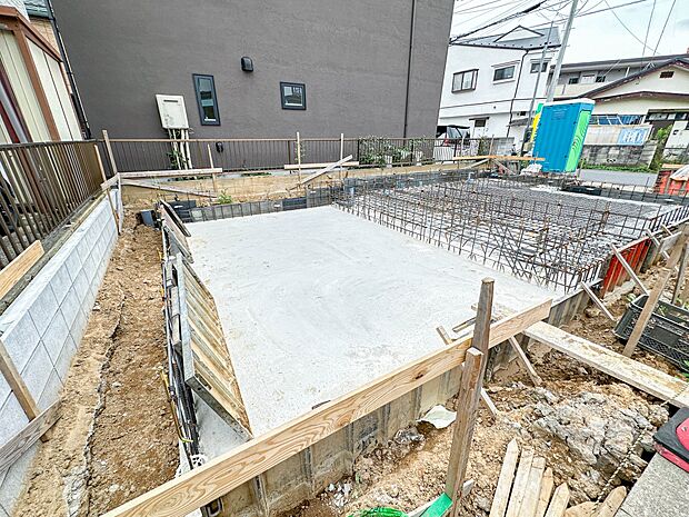 【外観】家族の温かさと陽光の暖かさ、楽しい毎日と明るい未来を予感させる「空間が織り成すひとつ先の住み心地」を演出します。